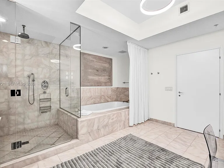 50 S Pointe Dr #2702 — Photo 20
