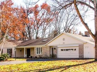 99 Pinewood Dr, Longmeadow, MA 01106
