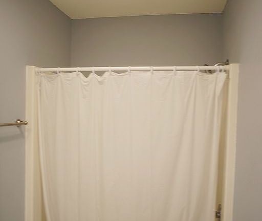 2nd floor full bathroom