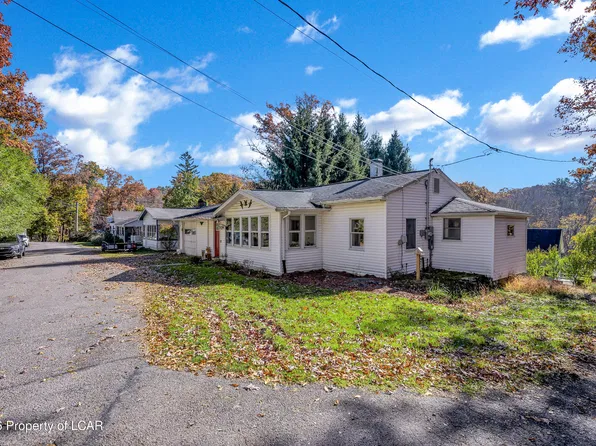 38 Lillian Dr, Mountain Top, PA 18707