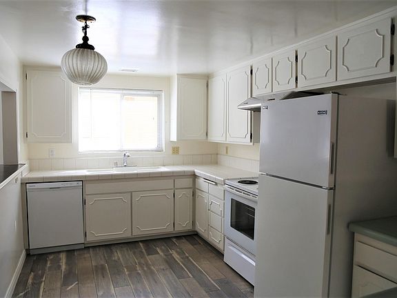 5th image of 630 W Huntington Dr Unit 103