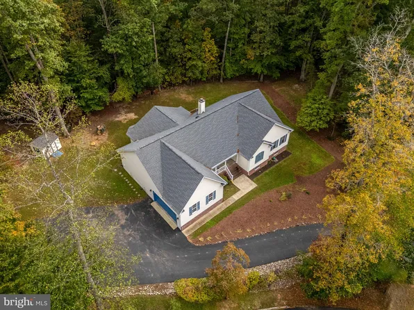 209 Edgemont Ln, Locust Grove, VA 22508