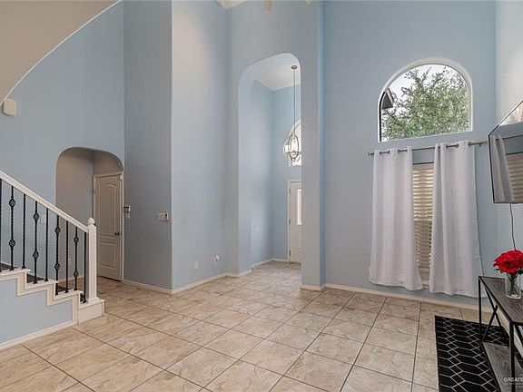 4th image of 4716 Pelican Ave