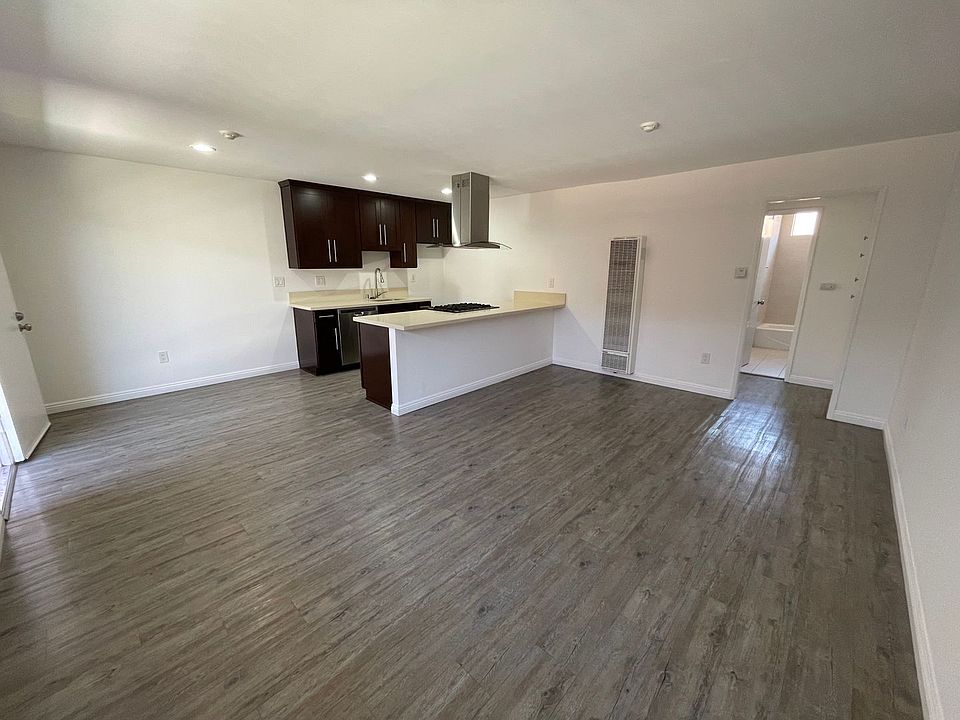 1st image of 2320 Vanderbilt Ln #15