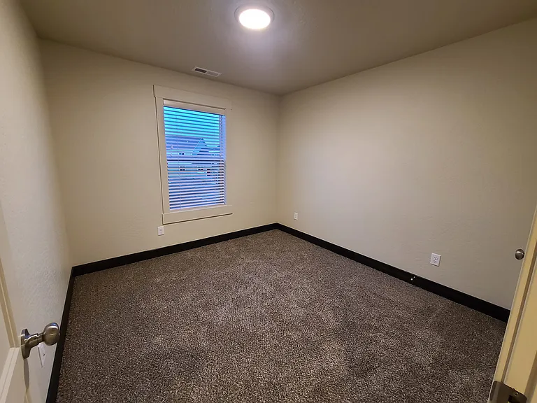 1227 Edwards Ln — Photo 23