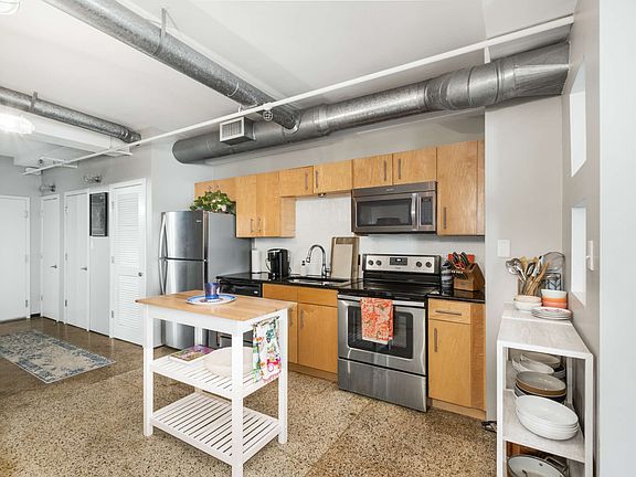 5th image of 700 Church St APT 203