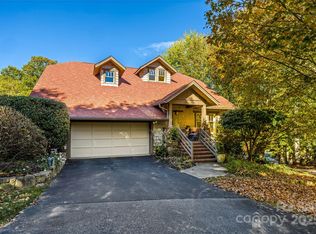 4 Lacoste Dr, Hendersonville, NC 28739