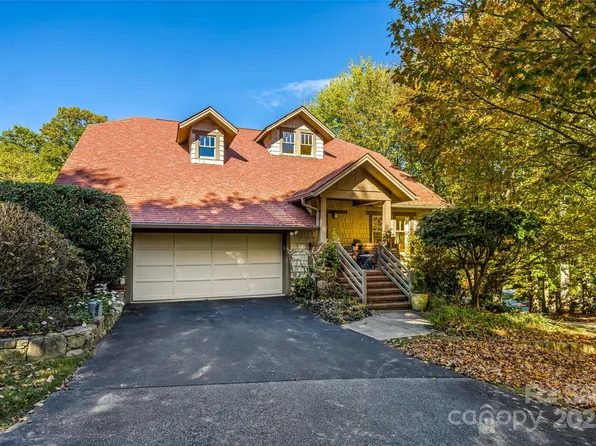 4 Lacoste Dr, Hendersonville, NC 28739