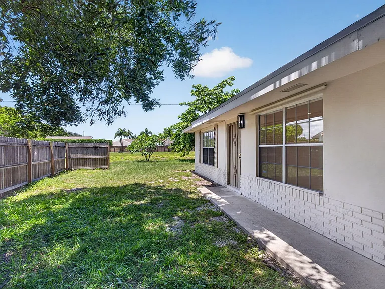 3943 Roan Ct W — Photo 31