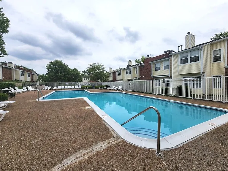 1403 E Wyndham Cir #106 — Photo 32