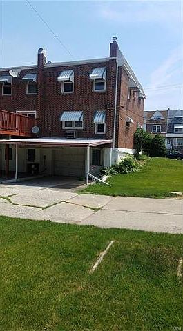 2nd image of 818 S 10th St
