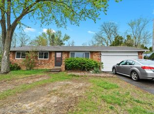 1420 Delmonte St, Wolverine Lake, MI 48390