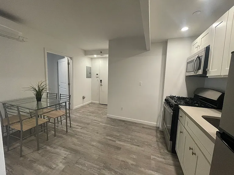 433 W 53rd St #4C — Photo 9
