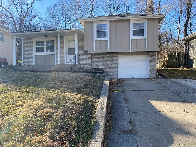 4838 N Manchester Ave — Photo 2