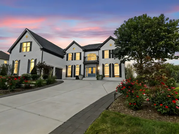 4 Tournament Dr N, Hawthorn Woods, IL 60047