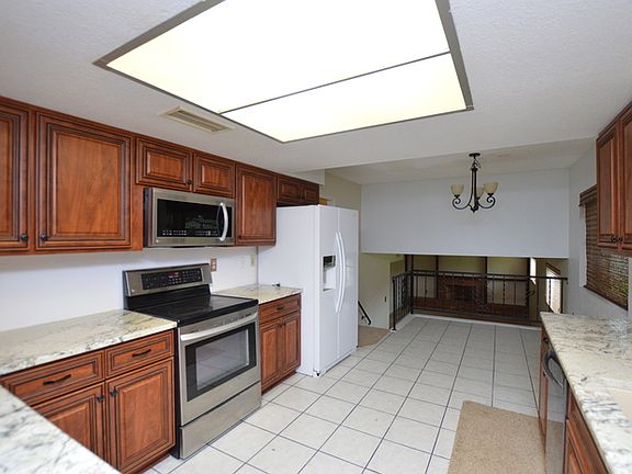 4th image of 5028 W Harmont Dr