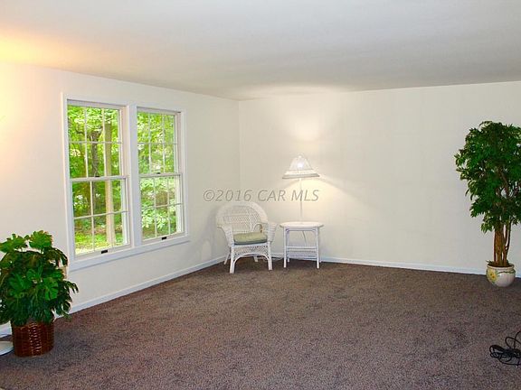 Living room with NEW carpet and paint!