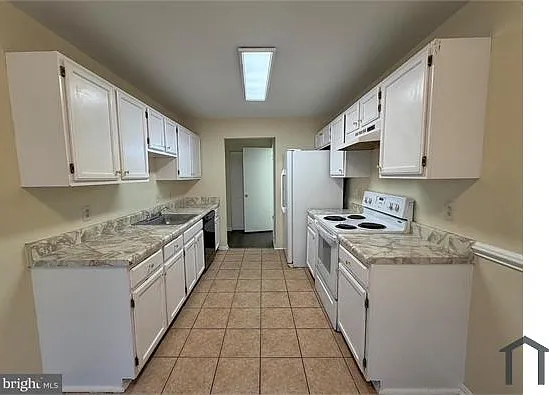 4100 Hunters Hill Cir #4100 — Photo 9