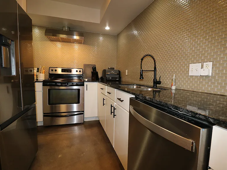 2200 Dickson Dr #124 — Photo 6