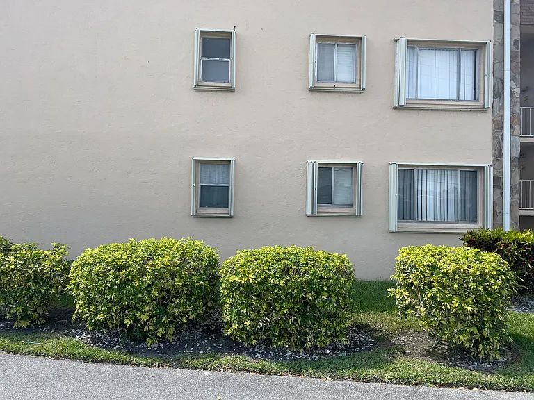 700 Village Green Ct #101 — Photo 3