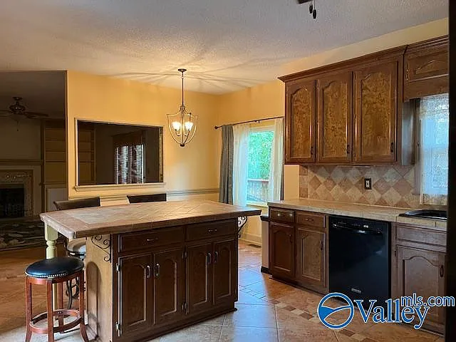 4 bed, 2.5 bath, 2917 sqft, $2,400 — Photo 3