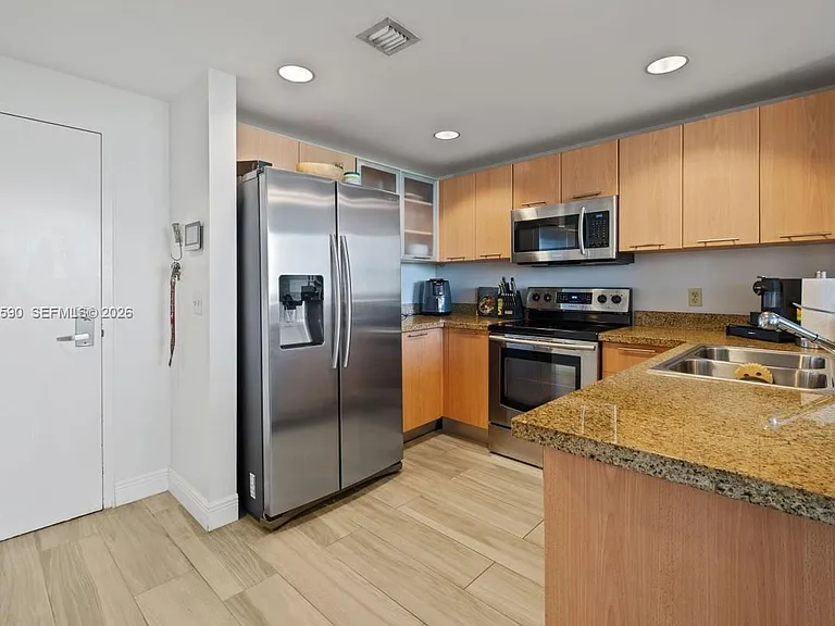2021 SW 3rd Ave #602 — Photo 4