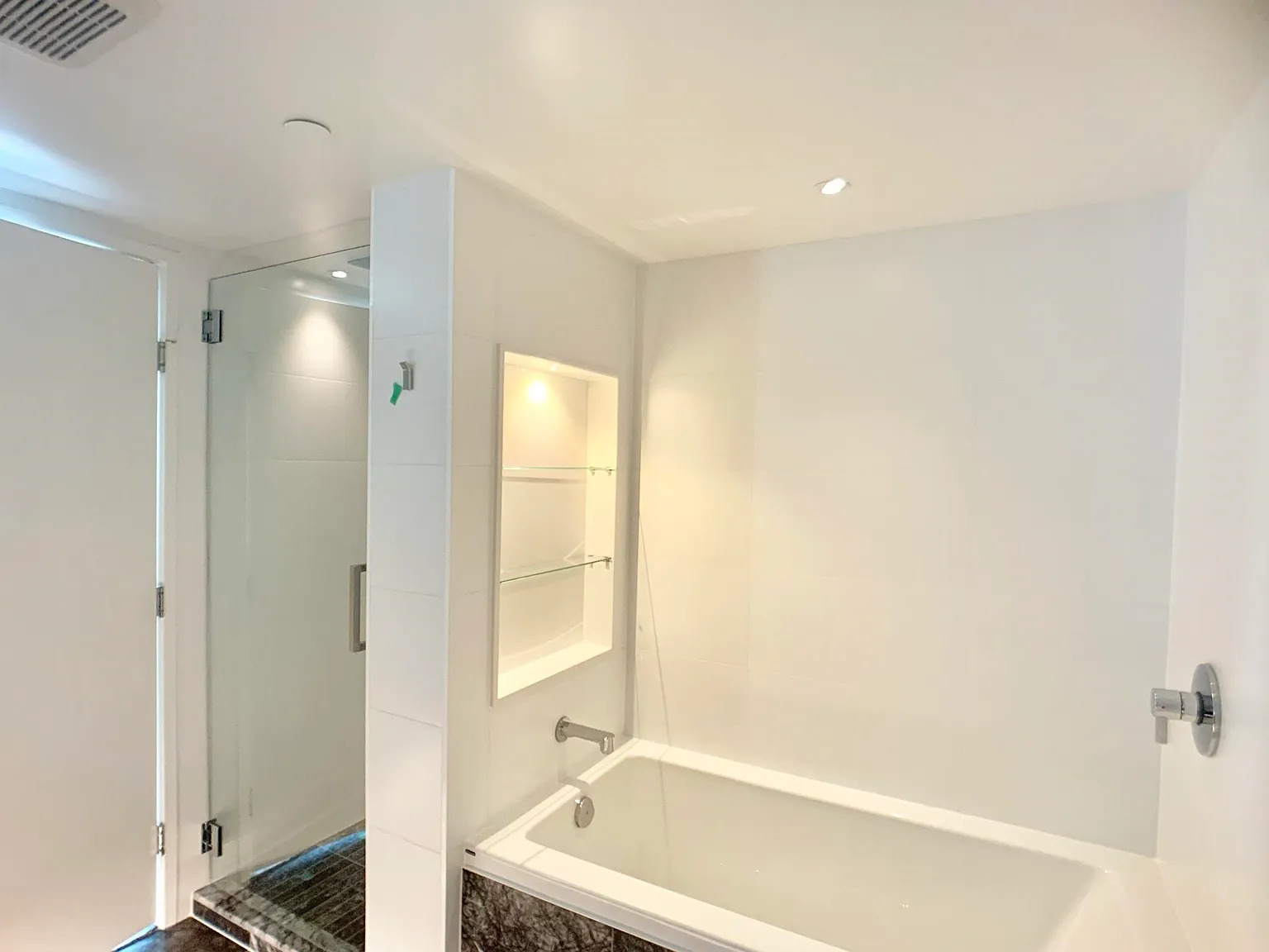 3 bed, 2040 sqft, $8,500 — Photo 4
