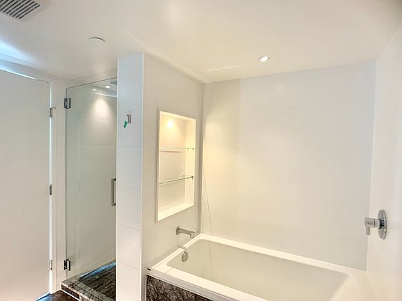 4th image of 1111 Richards St