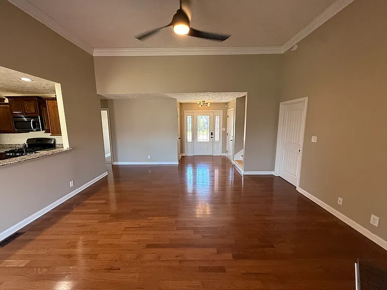 324 Abeline Dr — Photo 2