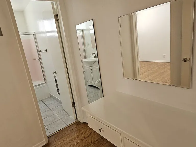 1227 S Holt Ave — Photo 15