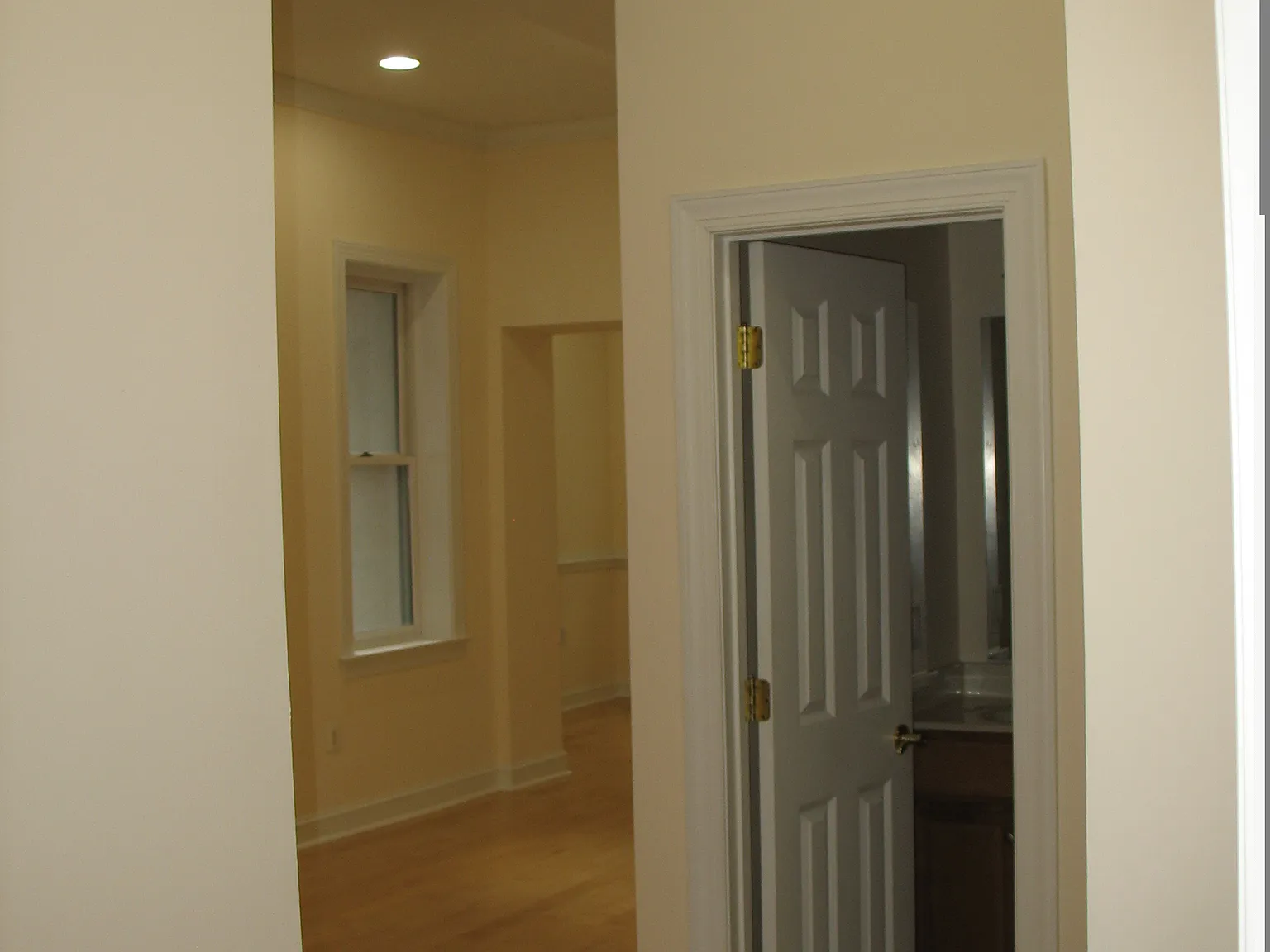 2 bed, 1350 sqft, $2,095 — Photo 4