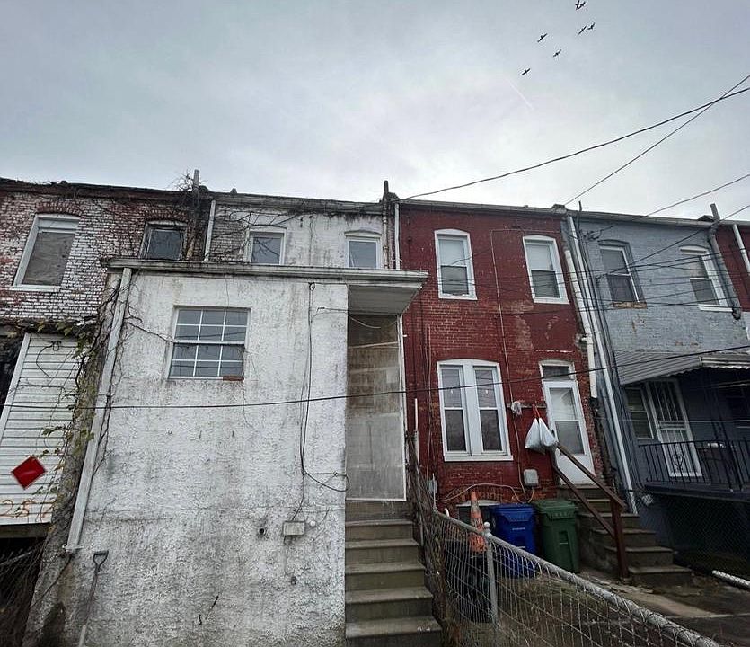 2nd image of 2590 W Fayette St