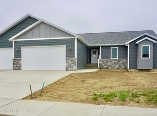 3502 Shamrock Loop, Dickinson, ND 58601