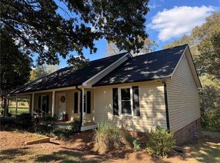 9 Woodberry Dr SE, Silver Creek, GA 30173