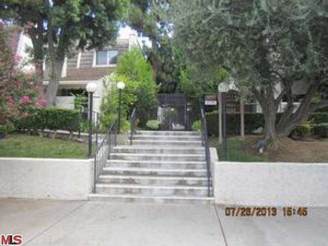 1st image of 18360 Collins St Unit L