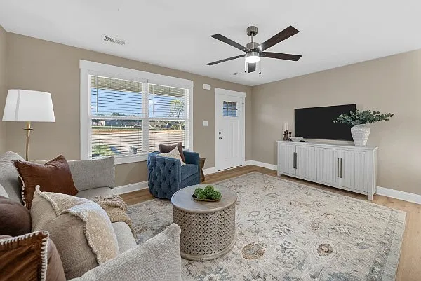 329 Wisteria Ln — Photo 5