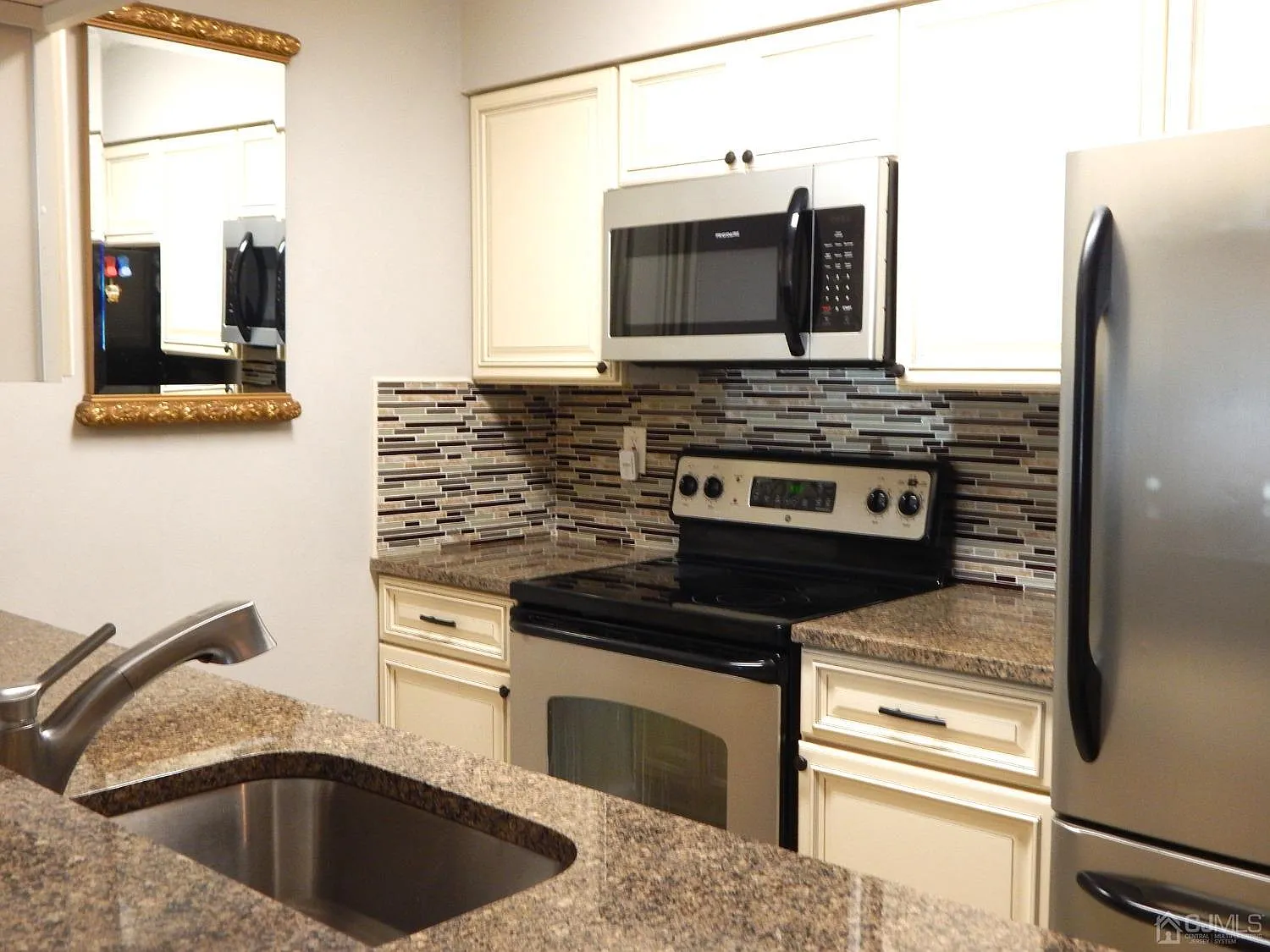 2 bed, 2.0 bath, $2,350 — Photo 2