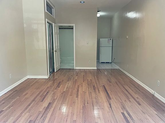4th image of 639 Warren St #1F