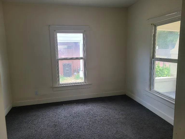 209 W Vine Ave — Photo 9
