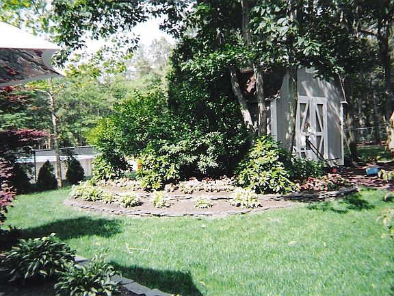 2nd image of 555 Albert Ave