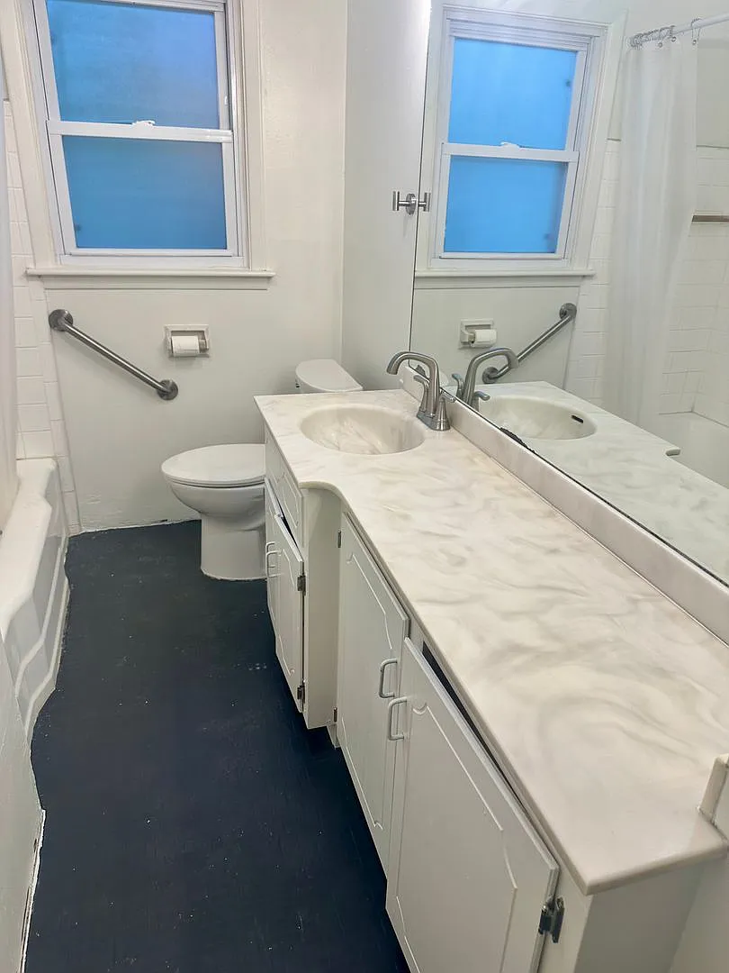 Updated Charming 3 bed 1-bath — Photo 4