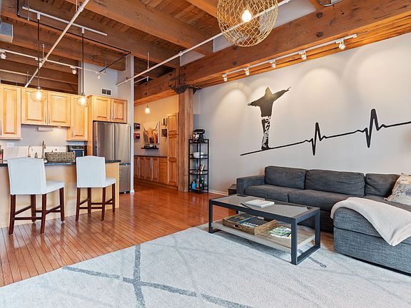 4th image of 360 W Illinois St APT 515