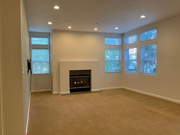3rd image of 621 Swallowtail Ct