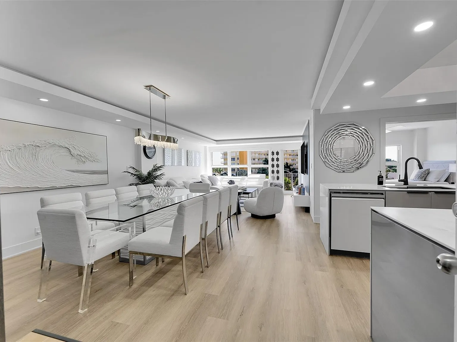2 bed, 2.0 bath, 1200 sqft, $4,000 — Photo 2