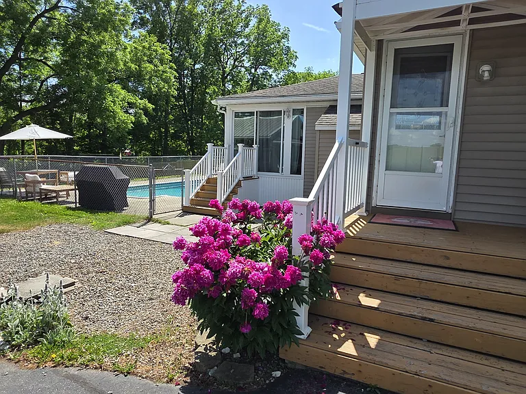 19 Locke Rd — Photo 1