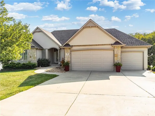 1411 NE Valley Forge Dr, Lees Summit, MO 64086
