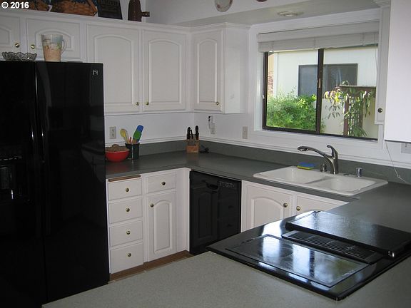 5th image of 18255 NE Cedar Dr