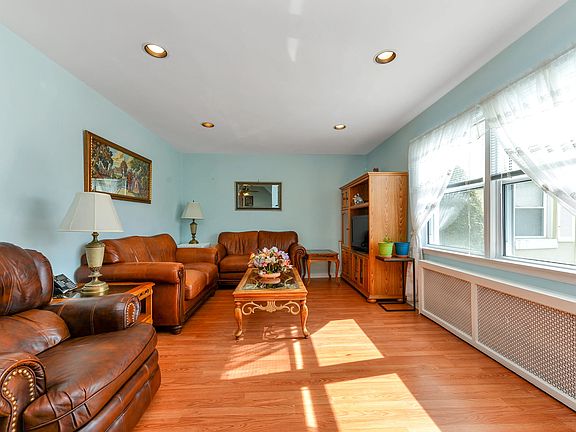 3rd image of 251-37 71st Ave #1
