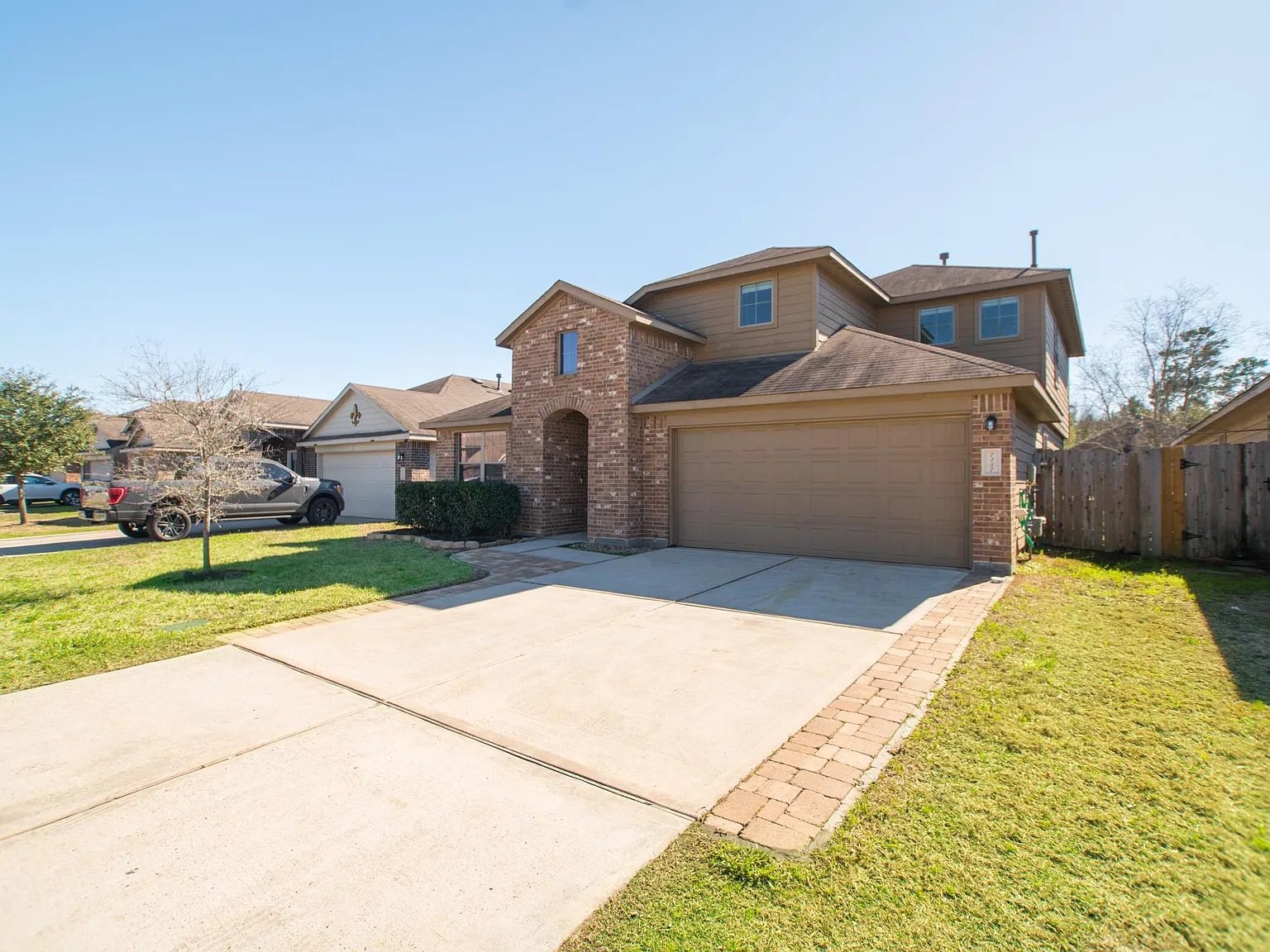4 bed, 2.5 bath, 2216 sqft, $2,195 — Photo 3