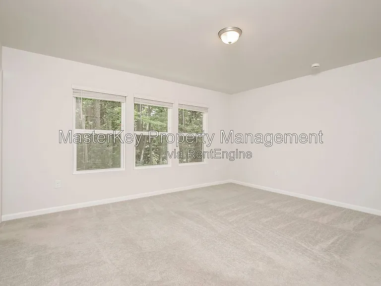 804 McKenzie Park Ter — Photo 14